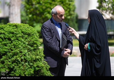 پیمان جبلی، رئیس سازمان صدا و سیما در حاشیه جلسه هیات دولت - ۲۷ فروردین