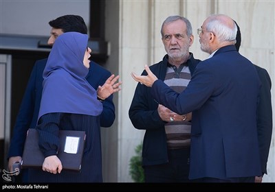 مسعود پزشکیان، رئیس جمهور در حاشیه جلسه هیات دولت - ۲۷ فروردین