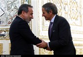 گروسی با عراقچی دیدار کرد