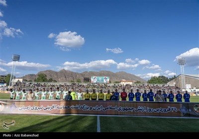 دیدار تیم‌های فوتبال خیبر خرم‌آباد و نساجی مازندران
