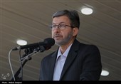 استاندار اصفهان: ارتش در برابر هیچ تهدیدی سر فرود نمیآورد