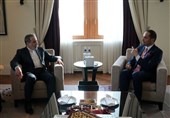 عراقجی یلتقی وزیر خارجیة قطر فی موسکو