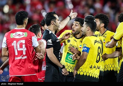 دیدار تیم های فوتبال پرسپولیس و سپاهان