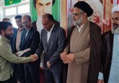 تحویل 111 جلد سند مالکیت به متقاضیان مسکن شهرستان سربیشه