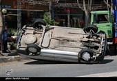 واژگونی غیرمعمول یک دستگاه پراید در یکی از خیابان‌های کرمان