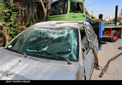 واژگونی غیرمعمول یک دستگاه پراید در یکی از خیابان‌های کرمان