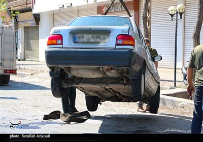 واژگونی غیرمعمول یک دستگاه پراید در یکی از خیابان‌های کرمان