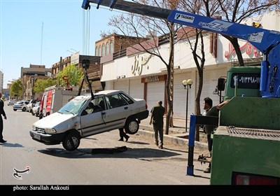 واژگونی غیرمعمول یک دستگاه پراید در یکی از خیابان‌های کرمان