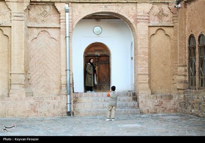 گردشگران نوروزی عمارت خسرو آباد سنندج 