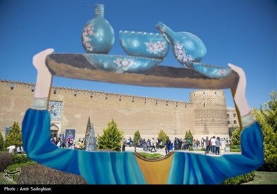  بازدید مسافرین نوروزی از مجموعه زندیه شیراز 
