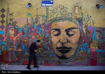  گردشگران نوروزی در مجموعه حافظیه و باغ نارنجستان قوام شیراز 