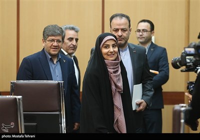 فرزانه صادق وزیر راه و شهرسازی