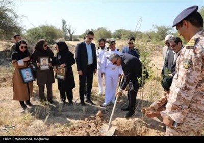 تجلیل از بازماندگان ناو جوشن در بوشهر