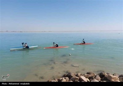تجلیل از بازماندگان ناو جوشن در بوشهر