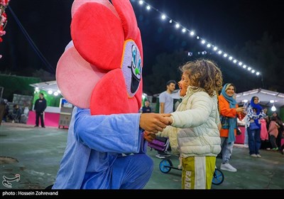 جشنواره گلاب و گلابگیری در پارک پرواز