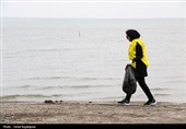 پاکسازی ساحل رودسر گیلان در روز زمین پاک