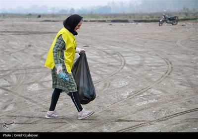 پاکسازی ساحل رودسر گیلان در روز زمین پاک