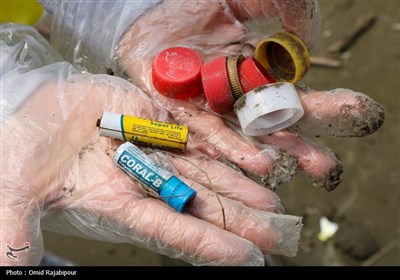 پاکسازی ساحل رودسر گیلان در روز زمین پاک