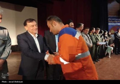 تقدیر از پاکبانان و باغبانان شهرداری بوشهر