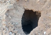 ریزش آسفالت خیابان شهید قدوسی به دلیل فرسودگی خط لوله فاضلاب
