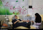 اهدای خون به مجروحان انفجار در بندر شهید رجایی