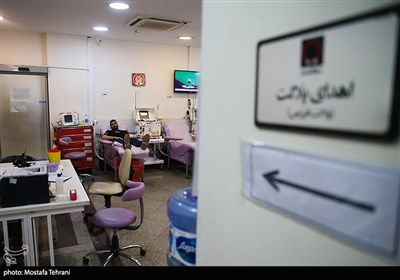 اهدای خون به مجروحان انفجار در بندر شهید رجایی