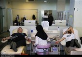 اهدای خون به مجروحان انفجار در بندر شهید رجایی