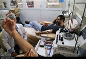 اهدای خون به مجروحان انفجار در بندر شهید رجایی