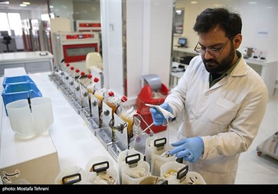 اهدای خون به مجروحان انفجار در بندر شهید رجایی
