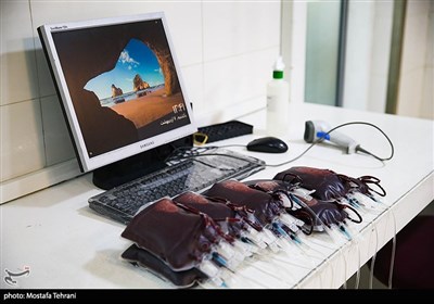 اهدای خون به مجروحان انفجار در بندر شهید رجایی