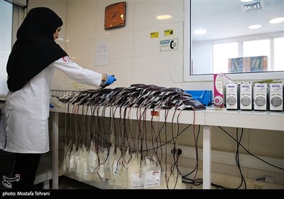 اهدای خون به مجروحان انفجار در بندر شهید رجایی