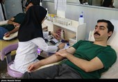 اهدای خون به مجروحان انفجار در بندر شهید رجایی