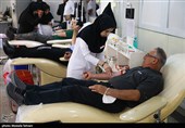 اهدای خون به مجروحان انفجار در بندر شهید رجایی