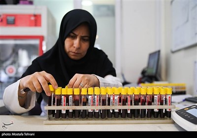 اهدای خون به مجروحان انفجار در بندر شهید رجایی
