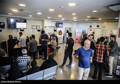اهدای خون به مجروحان انفجار در بندر شهید رجایی