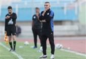 کعبی: خانوادهام را رها نمیکنم/ فوتبال را فراموش کردهام