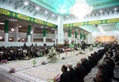 آغاز دهه کرامت با خطبهخوانی خادمان در حرم حضرت معصومه(س)