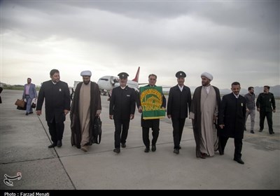 استقبال از پرچم متبرک رضوی در فرودگاه کرمانشاه