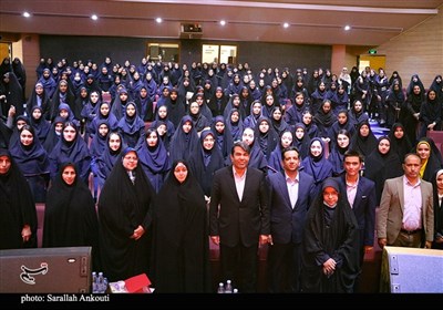 نشست صمیمی استاندار کرمان با دانش آموزان دختر 