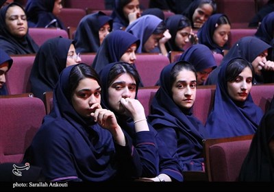 نشست صمیمی استاندار کرمان با دانش آموزان دختر 