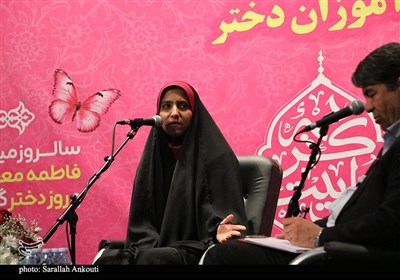 نشست صمیمی استاندار کرمان با دانش آموزان دختر 
