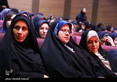 نشست صمیمی استاندار کرمان با دانش آموزان دختر 
