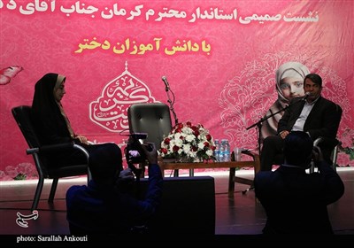 نشست صمیمی استاندار کرمان با دانش آموزان دختر 