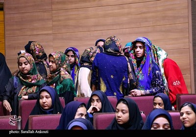نشست صمیمی استاندار کرمان با دانش آموزان دختر 