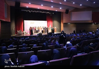 نشست صمیمی استاندار کرمان با دانش آموزان دختر 