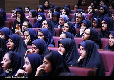 نشست صمیمی استاندار کرمان با دانش آموزان دختر 