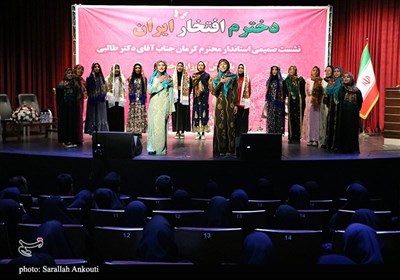 نشست صمیمی استاندار کرمان با دانش آموزان دختر 