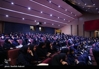 نشست صمیمی استاندار کرمان با دانش آموزان دختر 