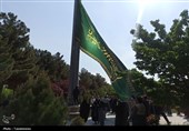 اهتزاز پرچم مطهر حرم رضوی در استانداری خراسان شمالی+تصاویر