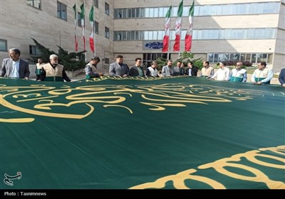 اهتزاز پرچم مطهر حرم رضوی در استانداری خراسان شمالی